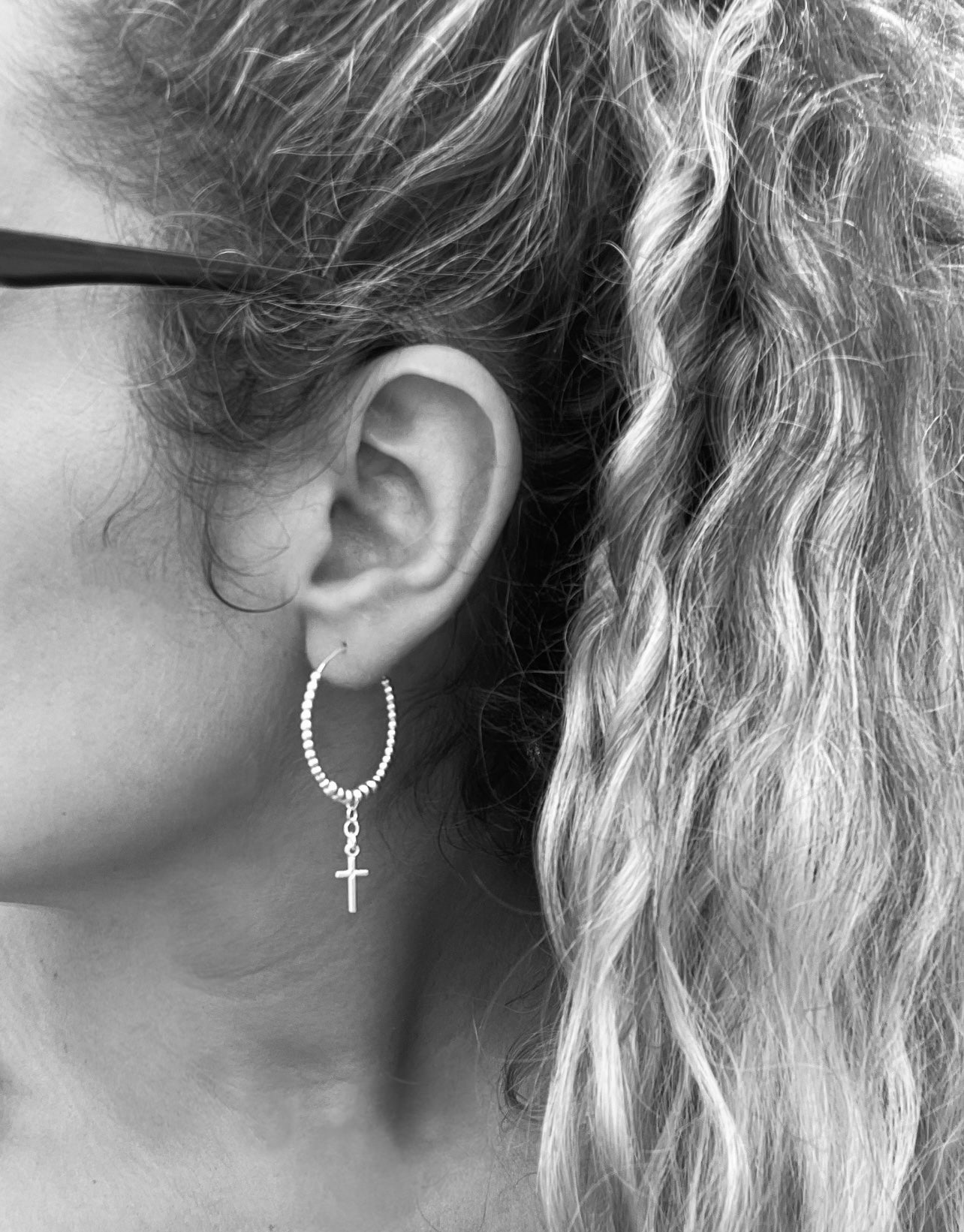 Créoles perlées croix